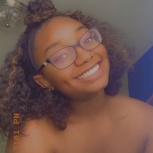 Meet your Posher, Dionna